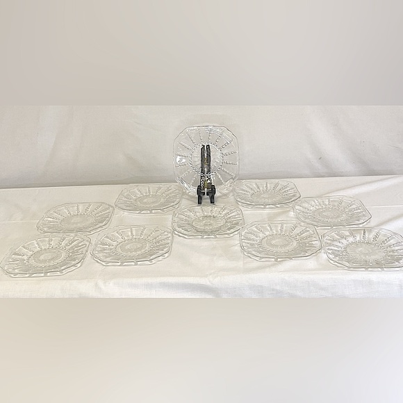 Vintage FEDERAL GLASS Columbia Pattern Appetizer/Dessert Plates - Picture 1 of 6